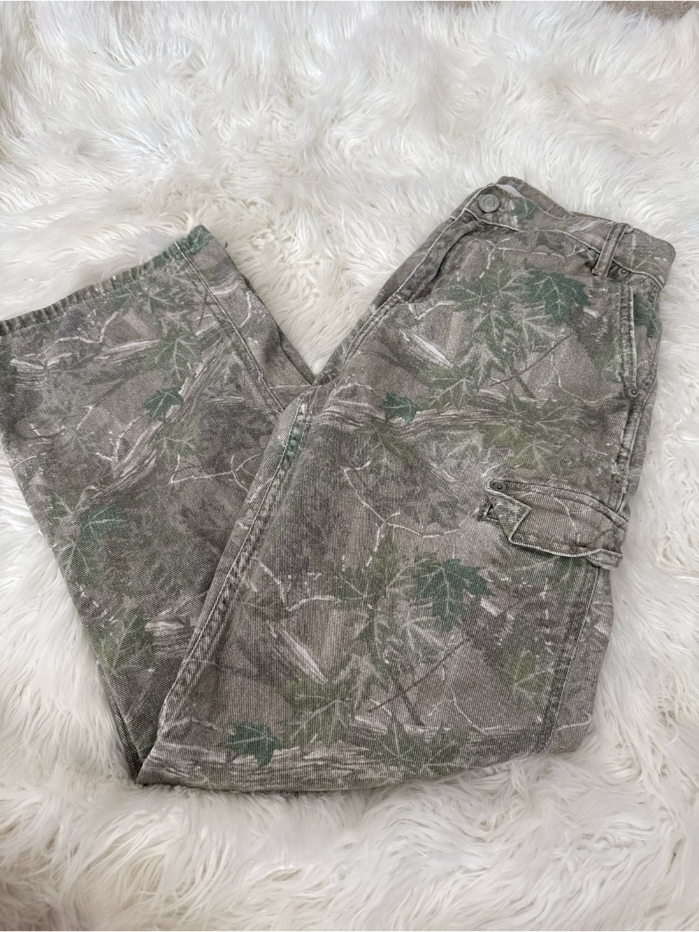 PacSun Women's Straight Leg Cargo Jeans in Brown/Green Camo - Picture 4 of 4